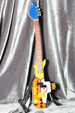 Сувенирная мини-гитара